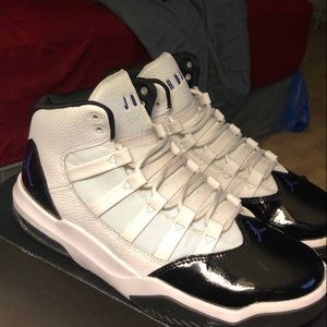 Jordan Max Aura ‘Concord’ very good condition! Original price goes for $200.